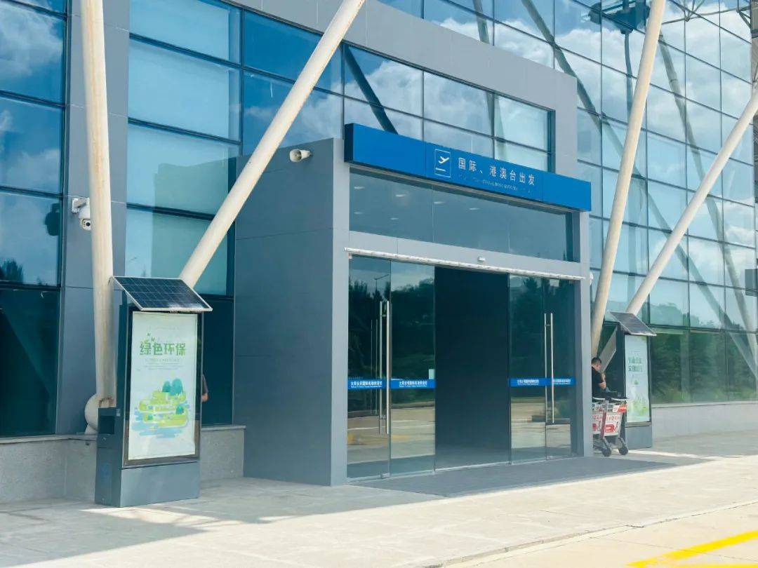 价”穷游年轻人在这里排队出国AG真人旗舰厅登录机票“白菜(图3) 价”穷游年轻人在这里排队出国AG真人旗舰厅登录机票“白菜(图3)